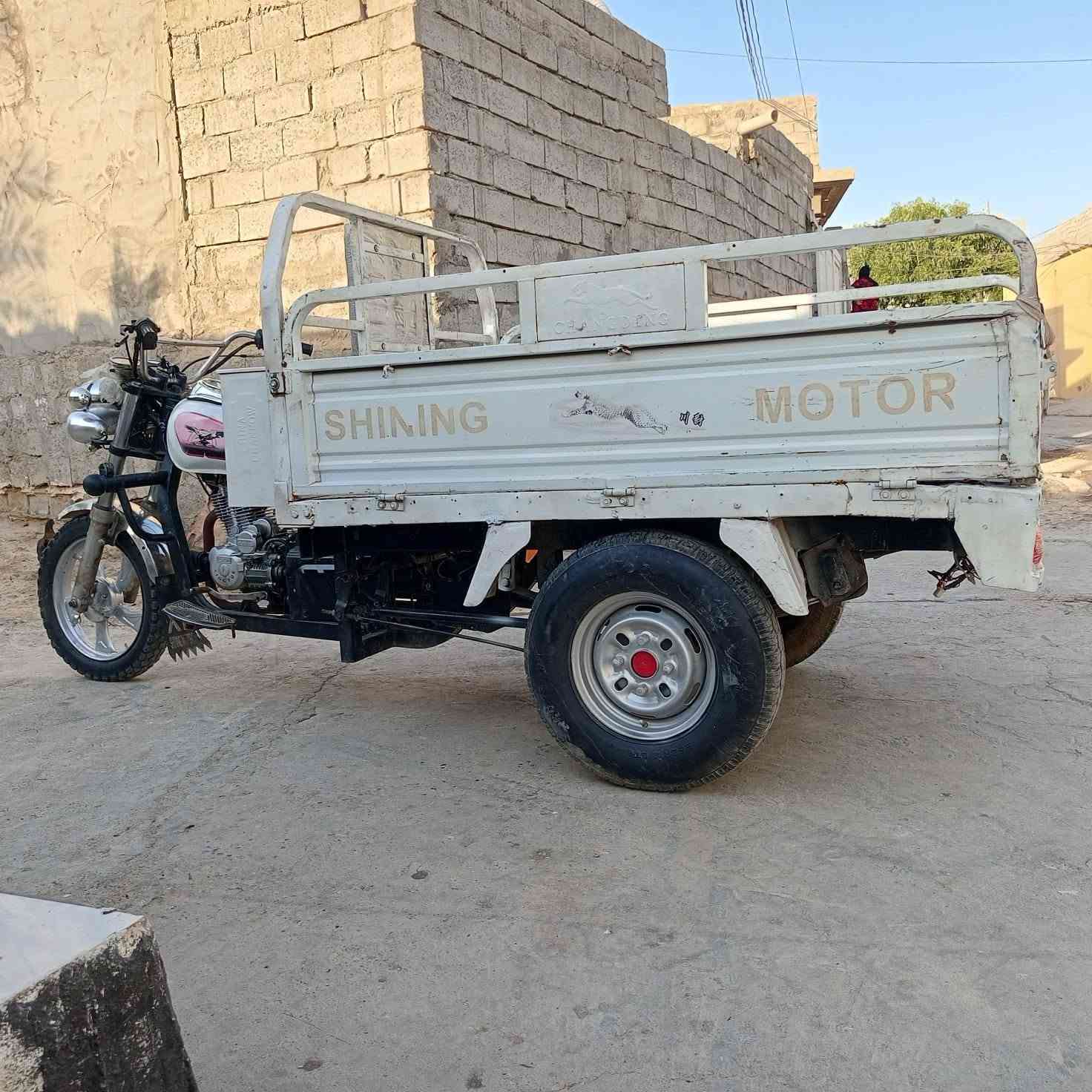 سلام عليكم ستوتة للبيع السعر مليون ٢٠٠ كلشي شغال لايتات بك ليت اشارات  محرك خيرا من الله نشط ميتين٢٠٠سيسي حجمة الرقم والستفسار ***********
