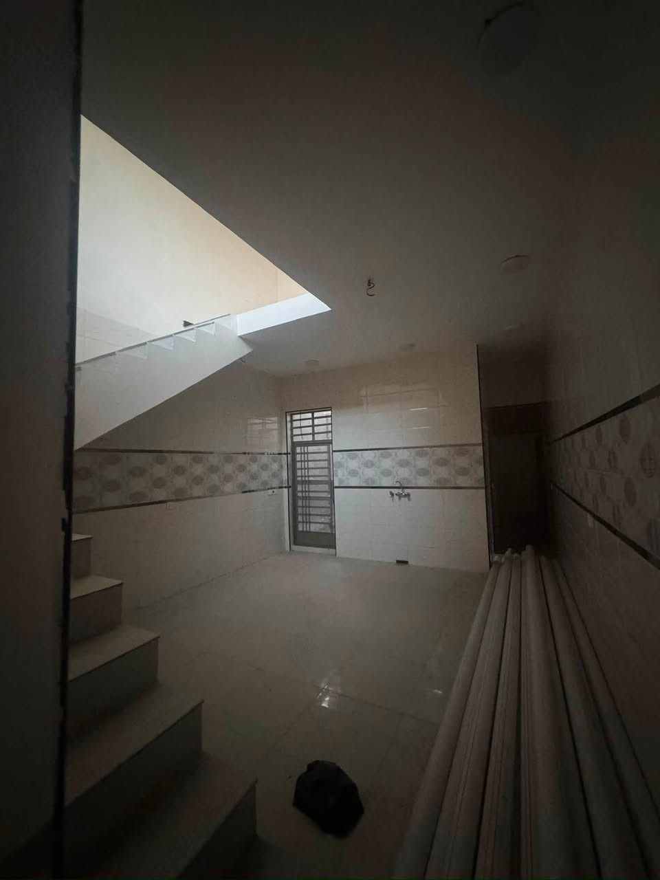 بيت للايجار نهاية الاربع شوارع نهاية شارع عبيد
ع السدة ١٠٠ متر طابق واحد غرفة وصالة واستقبال استفسار ***********
