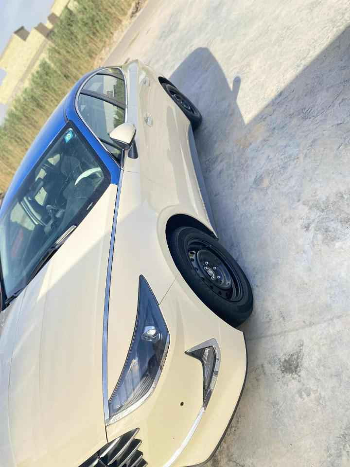 السلام عليكم سوناته ٢٠٢٣ اصل  تكسي دبي للبيع 
بيهه طخطخات بسيطه كلش 
السياره حداديه  صدر خير من الله 
المكينه بيهه خشونه بس صافيه ما تخربط
المواصفات معروفه فول ما عده الفتحه 
السياره يرادلهه ترتيب بسيط 
ماشيه ٣٨٠ الف  حقيقي 
للاستفسار اكثر : ***********
حلال  ابو شهم 
عنوان السياره بسمايه بغداد, العراق
