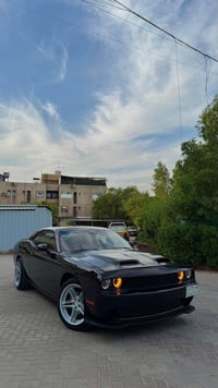 جالنجر 2019 SXT حادث جاملغ وبنيد  قطعتين صبغ فقط وعندي بارد بالهلال ما...