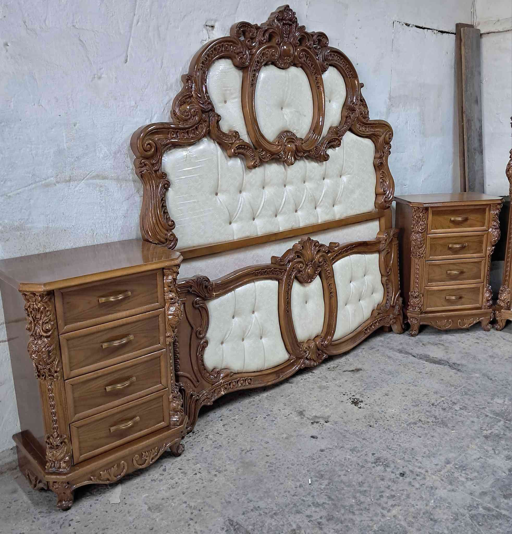 يعلن معرض الموسوي عن وجود غرفه نوم مستعمله اخت الجديده موديل كوخ داخل وخارج صاج ضهر جرجوبه دنك زان مصري نوع الثقيل ونقش الجربايه زاويه كنتوريه بابين وملحق زان مصري الغرفه ولا غلطه بالعافيه التكون من نصيبه العنوان بغداد يوجد توصيل لكافه المحافضات اي استفسار خاص او الاتصال 
***********
***********واتساب
