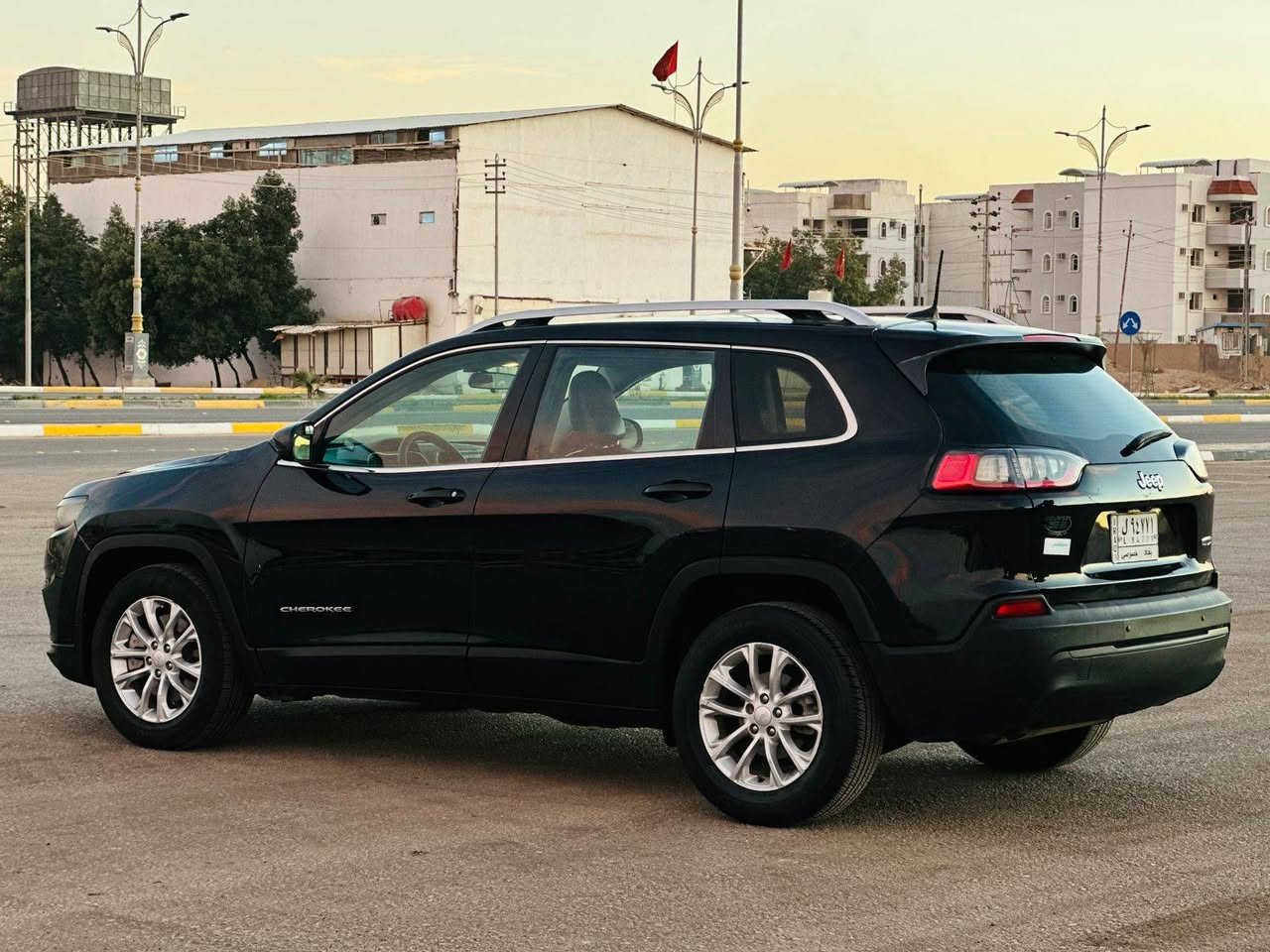 السلام عليكم
جيب شيروكي (بزون ) موديل 2019 للبيع
وارد  مرريكي جاملق وبنيد بدون دواخل
حادثه سرقه جاملق وبنيد
4 سلندر 2400 
90 الف كيلو 
المواصفات فوووول للأخير : عده البانوراما
* لون اسود
* مقاعد جلد  
* بصمة تشغيل وبصمة باب
* لد نهاري + زينون + بلوجكتر 
* حساسات خلفية 
* توقف اوتماتيك قبل الاصطدام ( مستشعر وقوف )
* كاميرا خلفية 
* رادار جانبي
* تنبية النقطة العمياء 
* مثبت السرعة
*شاشة عرض ووسائط لمس
* نضام المفتاح الذكي
* جام فول اوتو
* هندبريك بصمة
*مانع انزلاق
* اشاير بالمري
* فول تحكم مقود
* مدخل usb و aux وربط بلوتوث وكاربلير
*حساسات ضغط الاطار
* حساسات جودة الدهن
* رقم بغداد   تحويل ثاني يوم 
* سعر119
* مكانه  كربلاء 
* رقم الهاتف *********** كربلاء, العراق
