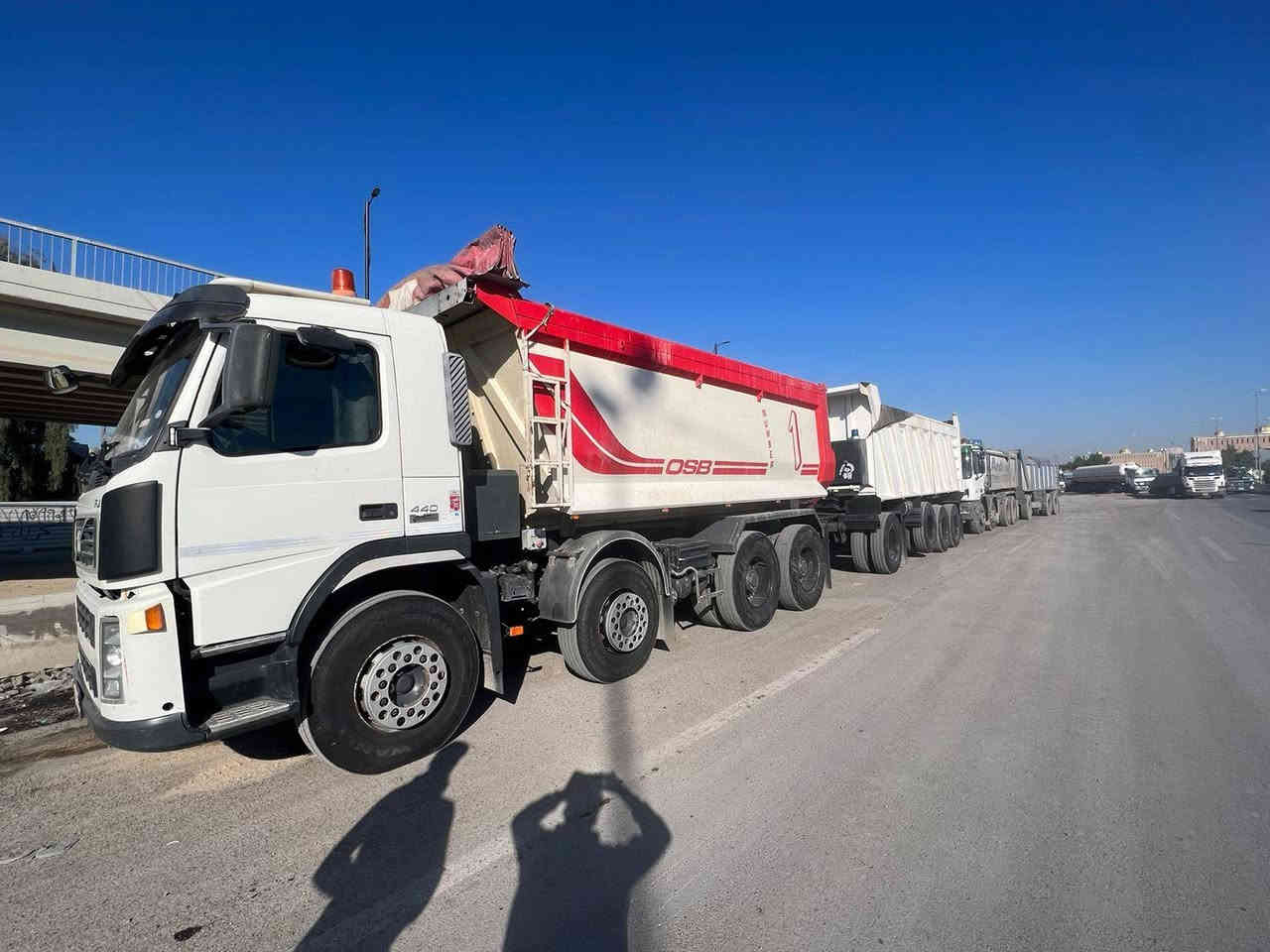 السلام عليكم
فالفو للبيع
قاطره ومقطوره موديل 2006 سليمانيه تلث لوحات
للاستفسار***********
