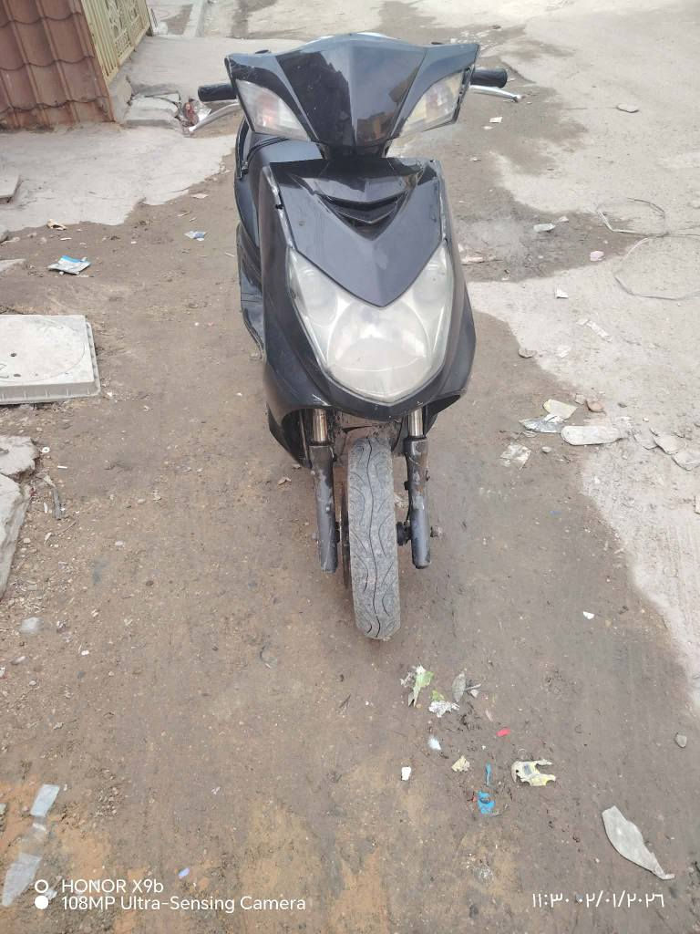 السلام عليكم 
دراجه سكنس فحل كابريتر 
دراجه شغاله سلف هندر كهرباء 
كيج بانزين كيج سرعه كيلو متر شغالات
محرك مجفت صوتها ناعم
للبيع 400 مجال بسيط
نقصها جاملغ امامي 
أو مراوس ببريز 
مكاني بغداد الشعب
الشراي يتصل 
خاص أو واتساب 
***********
