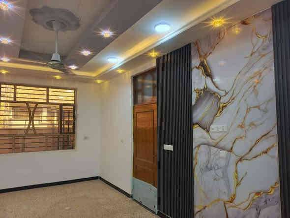 السلام عليكم بيت مساحه 160متر خلف البانزينخانه بته مباشرتا السعر 150 البيت علما أن البيت مامسكون بي للاستفسار اكثر الاتصال على الرقم ***********
