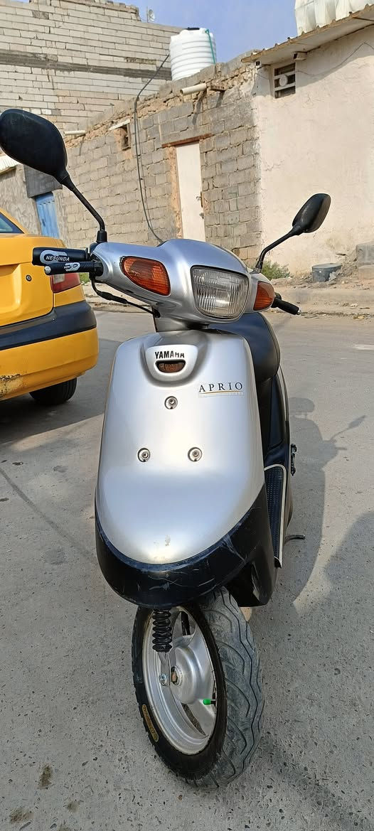 ((/سلام عليكم/)) 
درجة بطة للبيع الدراجة حلوة ونضيفة محرك لا مفتوح ولامجفت شرط وكالة مديل 2003 الدراجة كاملة مابيهة اي نقص كهربائيات شغالة كيجات شغالة ((/السعر 700 وبيهة مجال /)) 
***********
