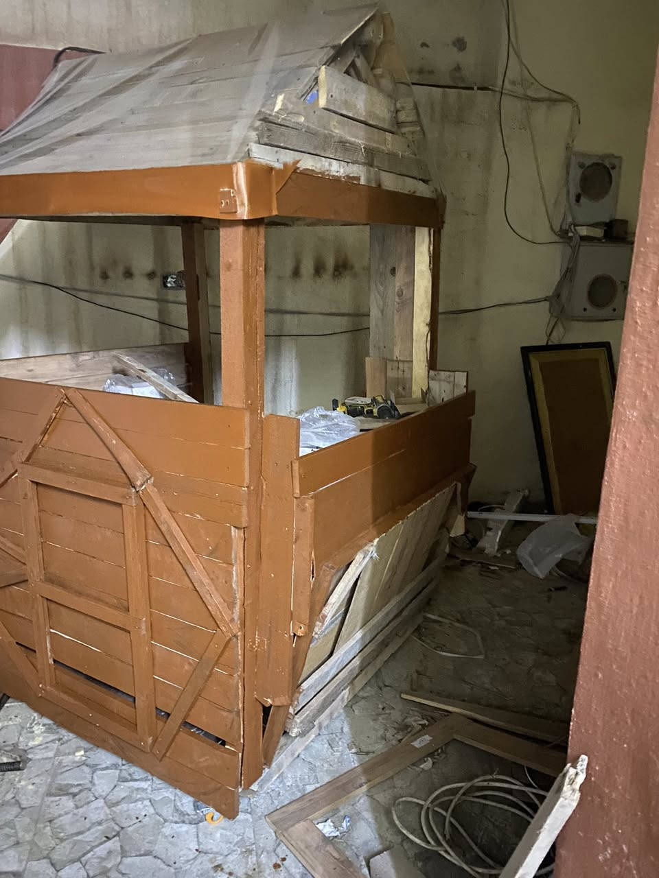 عربانة جاي للبيع السعر 600وبي مجال لل استفسار اتصال عل الرقم ***********
