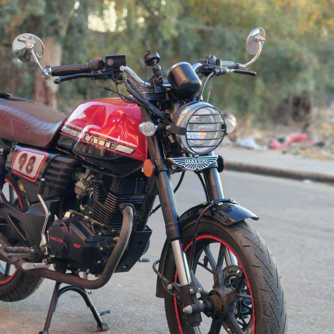 لايتي 25(رقم وسنويه اربيل )  
1_ ماطور دايوند لاتيه مديل 2025 
2_ مرقم كامل شرط تحويل 
3_ ماطور ماشي 9000
4_جديد تجي او تجيب ويك فيتر تجي أجيك الماطور زيرو 
5_سعر  مليونين 650 الف او بي مجل شي قليل للاستفسار 
اتصل على الرقم *********** 
مكاني موصل
