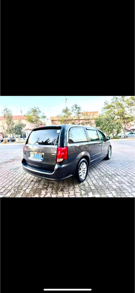 سلام عليكم 
دوج كرفان موديل 2017 🇺🇸
داخل ابيض واسود مواصفات SXT بس ابواب مو كهرباء تبريد مركزي
 3 قطع تبريد كشن بلع سياحي VIP شاشه كاميرا لايت اسود تحديد سرعة ايكو  6 جام كهرباء سيارة حلوة جديدة مال جناي 4 تايرات صدر جديد حتى المحرك جديد لوك مال حاوية رقم هزة وفحص وسنوية كله جديد مابي مصرف كلش جاهز السيارة 
سعر  153 مكان كركوك ***********  صبغ جاملغ وباب بدون دواخل بدون شاصي بدون تعديل بجم كبس ماجاوب تعليقات شراي يتصل ممتواجد عل فيس رقم الشاصي 2C4RDGBG8HR784525
