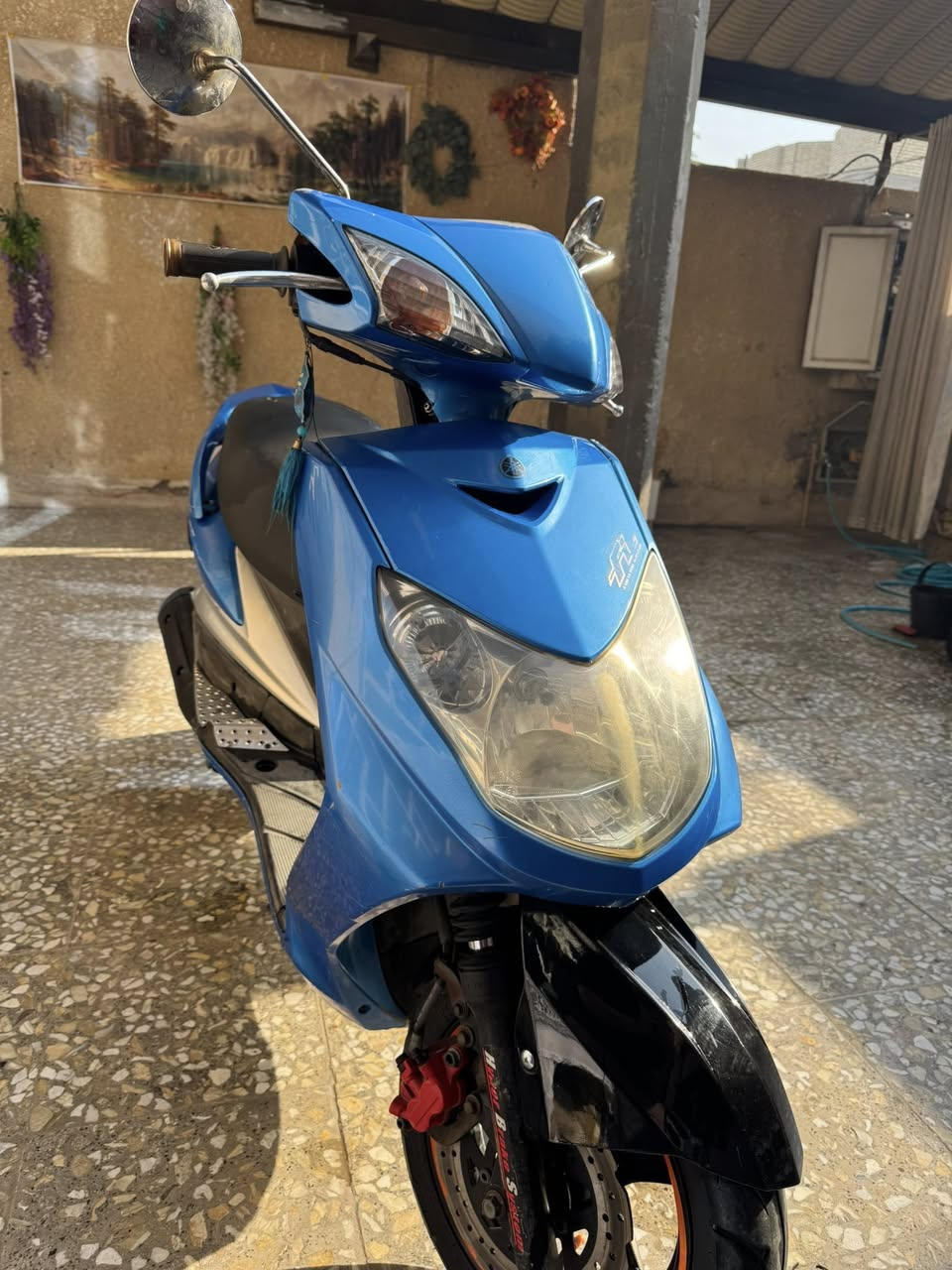 السلام عليكم دراجه نوع سكنس كوري لون مميز بحري للبيع 
دراجه اقل الشهر نازله رمبه محوره طلاعات من الرمبه مو بالعراق دراجه ارتب واحلى من الصور تجي وتشوف بعينك كامله متصرف ربع عليها 
1- جيب وياك 10فيتريه يفحصوها اذا طلع بيها شي الدراجه تاخذها بلاش (سعرها مليون و100 الف وبيها مجال)مكاني بغداد مدينة الصدر ***********
