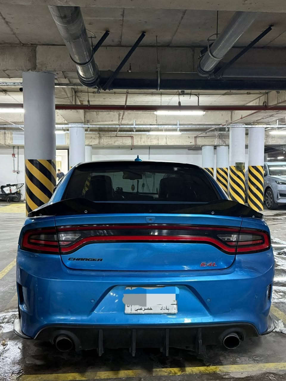 جارجر ٢٠١٥ سكات باك
رقم بغداد حلو
ماشية ٨٠ الف ميل
على ايدي ٥ سنوات
مواصفات خاصة ( كشنات وتنته كنتارا ) فوول مواصفات ( فتحة ، رادارات جانبية وامامية ، حساسات ، ويل نجمه طسة كبيرة ) مميزة 
بيها زينون بلادي ومعدل عليه ٣٥٠$
عليها اضافات مثل اويل كاتش كان + شوتة ستيج ٢ + فيول بم ١٢ بار + مكينة معدل عليها بحيث تدير نفط موبانزين عادي مضمونة
برمجة ايكل سيفتي ورفع الحجر
لون بحري مميز
حادثها جاملغ السايق وبالعراق باب صندوك فقط وبيها ملاحظات بالكشر ( بكل جهة وزاوية ) ونواعم ما متفرغ الهن
السيارة جاهزة ومكفولة ( كير محرك تبريد صدر ) ماعدا الكشر مالتها والنواعم كلمن وقناعته ( وهذا عيبها )
مكانها بغداد
سعرها ١٩ وبيها مجال للشراي

للتواصل جاد فقط
 ***********
