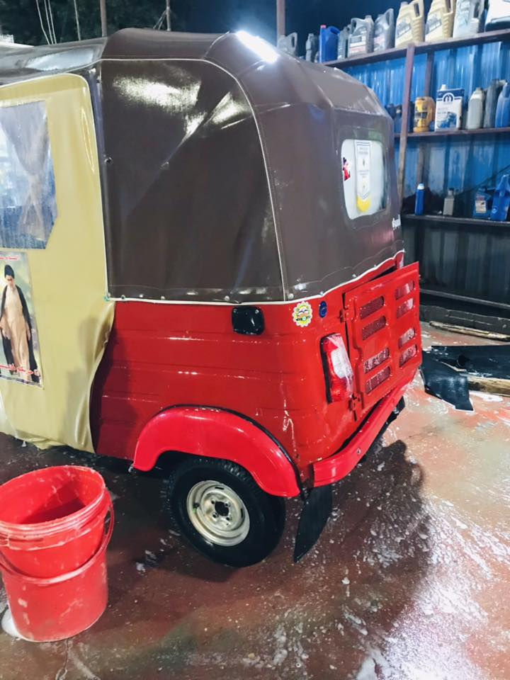 تكتك للبيع رقم نكليزي موديل 18 تكتك جاهزه خير من الله كبل للشارع السعر 5 و 200 بيها مجال بصيط العنوان بغداد الحبيبية ***********
