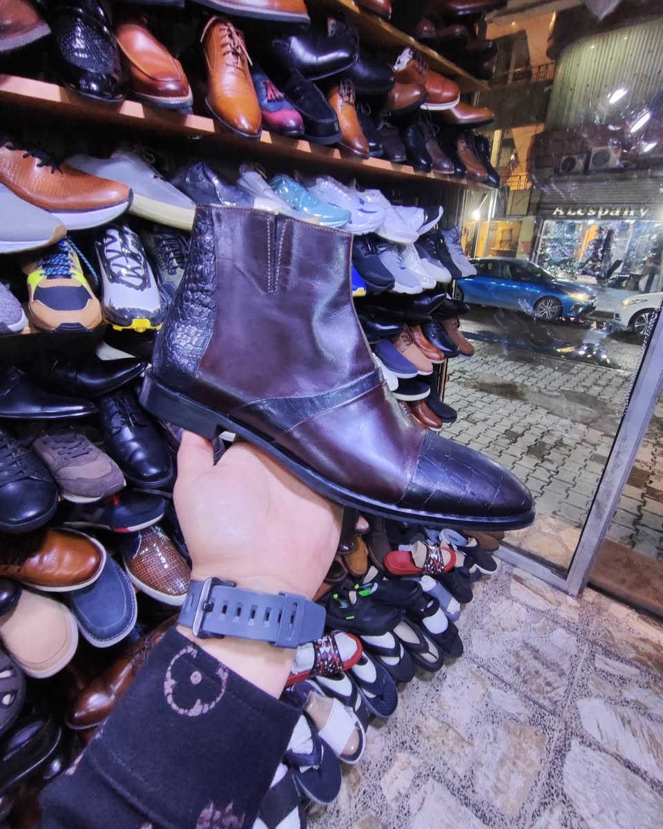 ماركة مورسكي ايطالي الصنع 
قطعه جديدة أصليه اورجنال 
ربع بوت جلد طبيعي داخل وخارج 
قياس ٤١ 
السعر ١١٥ ألف 
مكان كرادة داخل مجاور دايموند مول في فرع علاء حداد محل الأيطالي الايطالي


**إذا كنت صاحب هذا الإعلان وتريد حذفه لأي سبب، رجاءا أرسل رسالة إلى الدعم الفني**