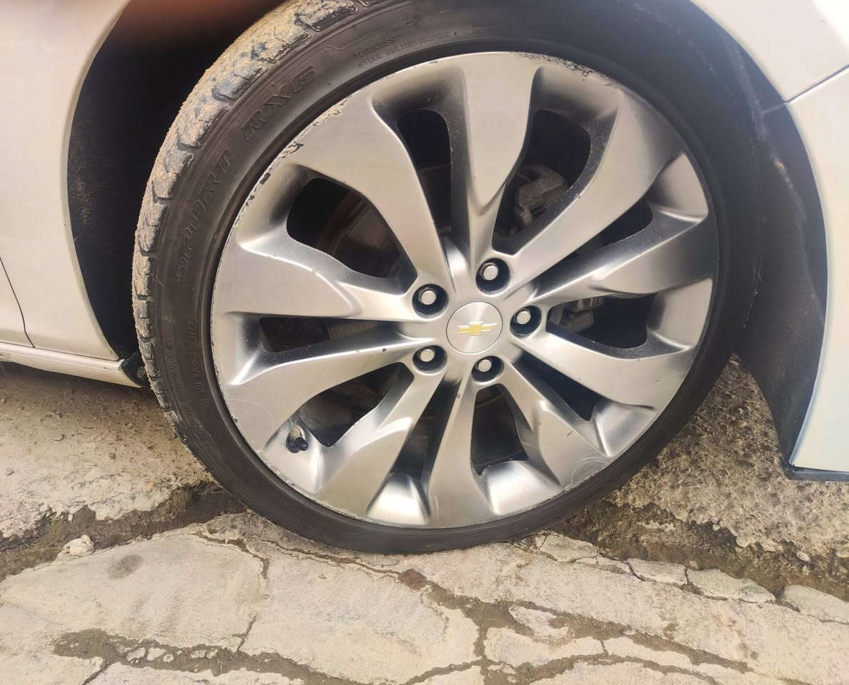 🚘 للبيع او مراوس رنكات (ويل) مع الاطارات 
 ماليبو قياس 19 رياضية أصلية
رنكات وكالة مفكوكة من
Chevrolet Malibul – 2.0 Turbo
🔹 القياس: 19 إنچ
🔹 عدد: 4 رنكات
🔹 نظيفة وخالية من الكسور
🔹 مستقيمة بدون لحامات
🔹 استعمال نظيف
الرنكات شكلها رياضي جداً وتناسب: ماليبو موديلات 2016 إلى 2019
وأي سيارة نظامها 5×120

📞 التواصل خاص أو واتساب (***********)
