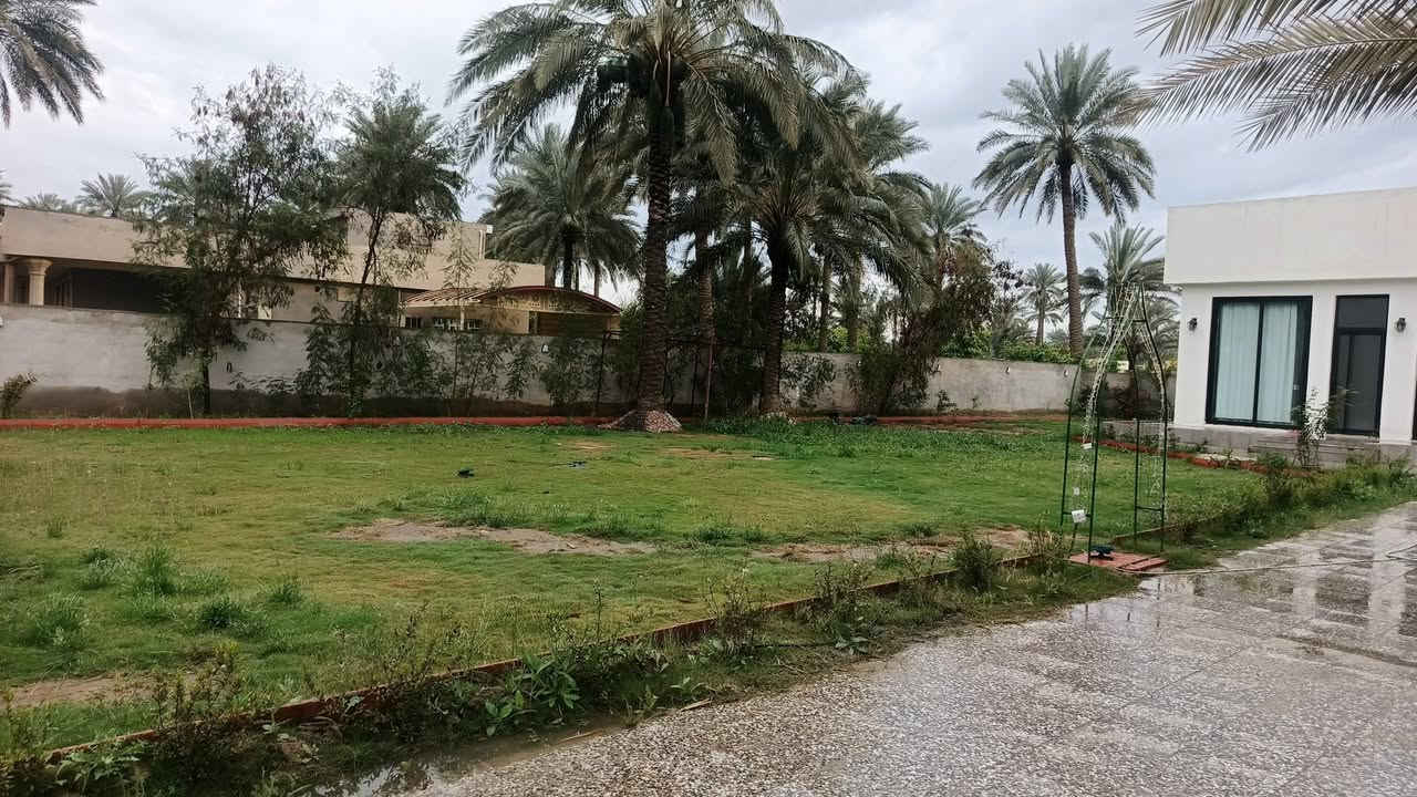 يا الله سلام عليكم البيع مساحة الف متر
طابو صرف حر
البناء غرفتين صاله مطبخ استقبال صحيات كراج
العنوان المدائن منطقة باوي 
خدمات كامله كهرباء تبليط ماء
الاستفسار اتصال برقم ***********
