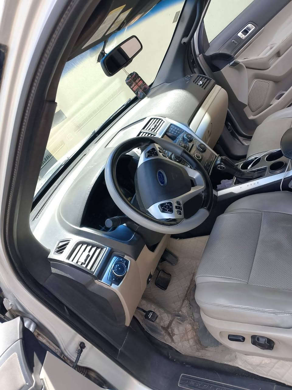 اكسبلور موديل ٢٠١٢ ضررهة جامرلغ خلفي كلير بامريكا الاستفسار***********
