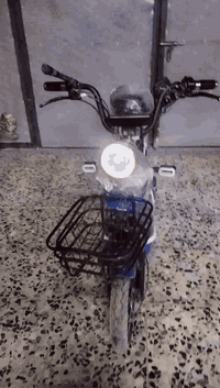 السلام عليكم دراجه شحن جديده موديل 25 لايت عالي ناصيف تمشي حقيقي 70 اشاير كله شغال بطاريات 4 جدد قفله من الخير 195 وموجود توصيل داخل بغداد فقط *********** مكاني بغداد الحسينيه
