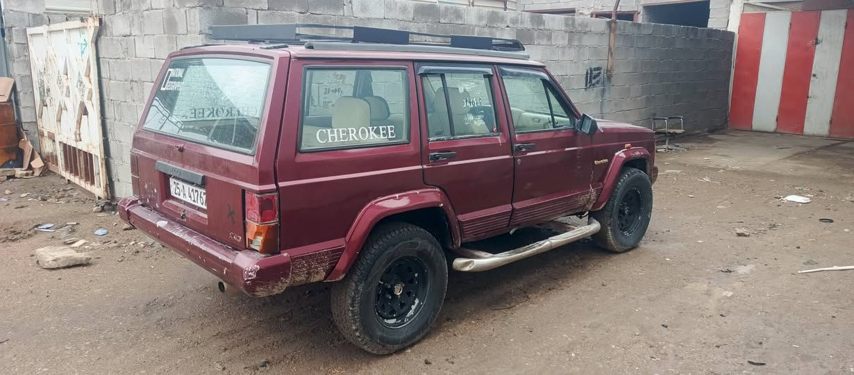 السلام عليكم للبيع جيب شخاطه مديل (91)  كير محرك بلادي فور ويل جديد كير جديد شرط البدي  السياره بلاديه كهربائيات شغاله رقمها كركوك سنويه جديده بأسمي شرط التحويل مكان واسط العزيزيه سعرها 42 بيها  مجال للشرايه وذا اكو مراوس اراوس وهاذه رقمي***********سياره تعمير جديد بدون نقص
