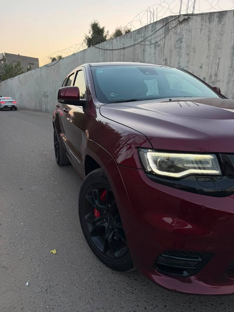 السلام عليكم
جيب SRT
وكاله هارلم 
موديل 2017
بدون قطره صبغ
فول مواصفات
داخل لونين 
رادار 
فول حساسات
بنوراما
كشن تدفئه/ تبريد
ماشيه(49)الف كيلو
بعد كلش هواي مواصفات
السعر 265 ورقه وبيه مجال كلش بسيط
للاستفسار/***********
