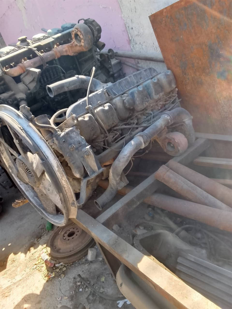 سلام عليكم مكاين فولفو للبيع 21 و 22 ودي دي 16 للبيع ***********
