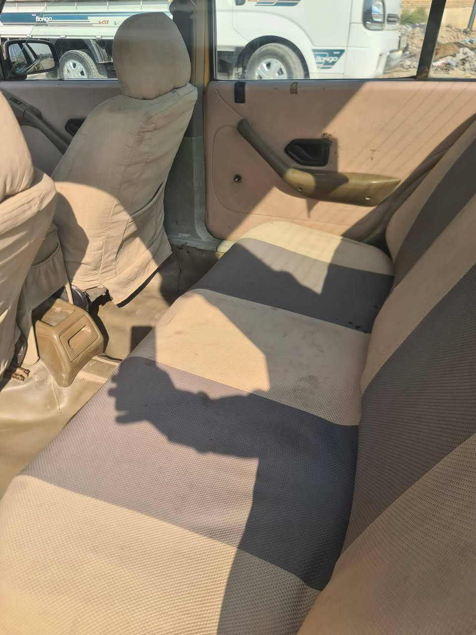 السلام عليكم بيجو للبيع موديل ٢٠١٠ مكينه جديده حداديه نص عمر تايرات ٧٥ ٪ سنويه ٢٠٢٨ مصفره هيئه وغرامات السياره باسمي باقيه بس على استلام الرقم  السياره بيها جاملغ امامي مبدل داخل عسلي كهربائيات جاهزه من الطول للطول تبريد شغال تتدفئه مداور شوكت متريد مكاني بابل شارع ٨٠ السعر ٢٤ وبيها مجال ***********
