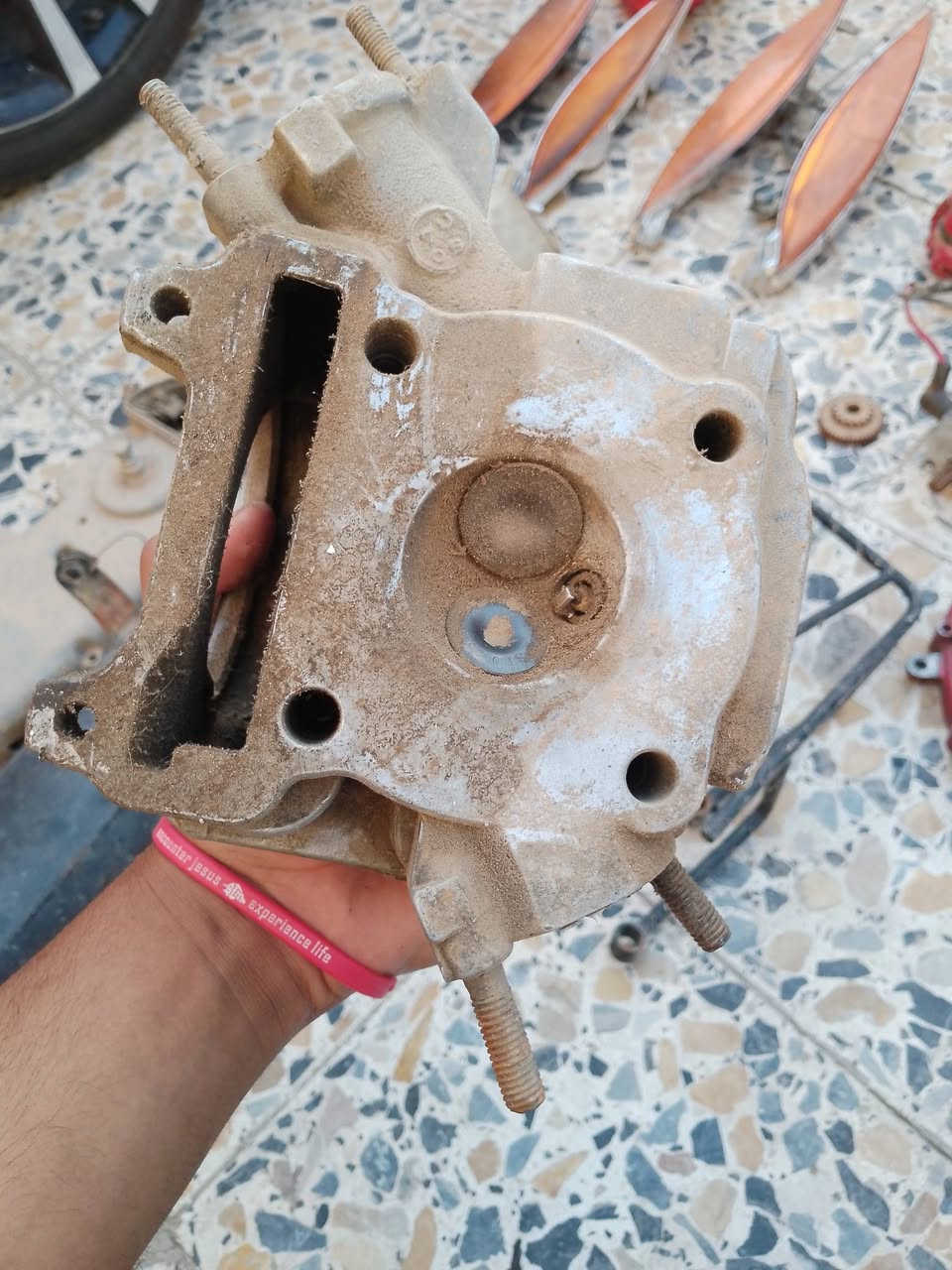 سلام عليكم 
غراض تفصيخ عدله 
كور بي ولفات جدد وكراين جديد بس متروك صار وصخ 
دبل خلفي جيسو بس طاك الوي مالته 
مازده بك لايت اشاير سوبايه مال سكنس ضالنصه اف ام سلف 55 ما مشتغل بعده جديد فج بلادي قباقه هندر الأحمر كلشي ما بي بس مكصوص وثاني يخرط ويل خلفي 
الغراض كبالك شنو يفيدك داخل خاص أسعارهن مناسبه مكاني بغداد تقاطع درويش توصيل ماكو ***********
