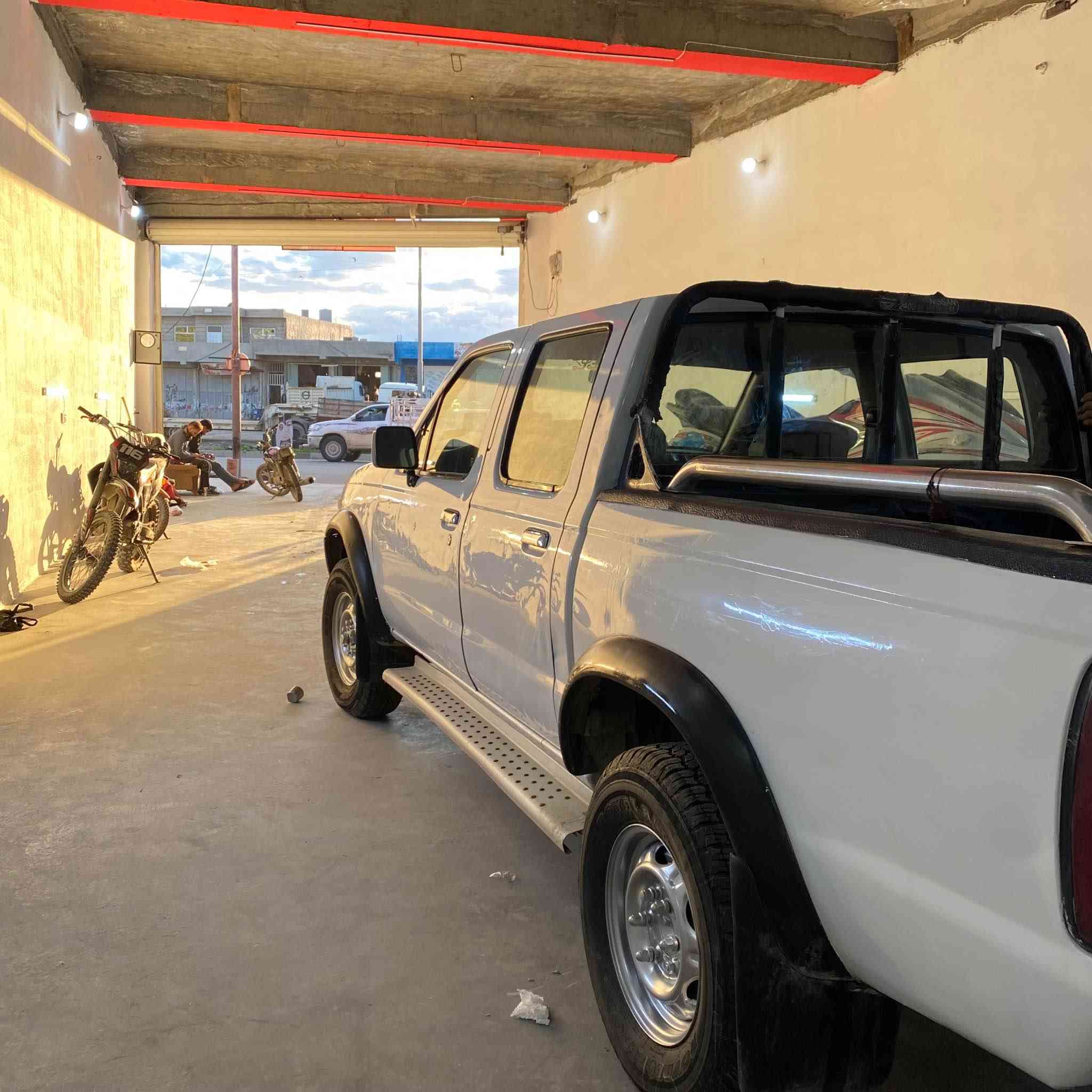 نیسان ٢٠٠٥ nissan pickup مۆدیل ٢٠٠٥ بی سبووغ تەنها کارتی هەیە بەناوی خۆمانە بی کیشەیە سەرف و بوخار نيه سه ياره ى ماله وه يه نوقستانى نيه٢٨٥هەزار ده عمى نيه پشت و پيش وه رگه راو و شان و شت نيه  رۆشتووە تازە چوار تایەی بۆ بەستراوە پلاک و دارووبەردی تازەیە ناوی هەر لۆک لۆکە سعرى ١٢٠جوا نامه ناده مه وه تيل بكه /***********
سياره نيسان بيك اب سياره يشبه جديد بدوون سبوغ و حادث سياره بسمى بس عنده كارت ماباقى كلش بشرط كويسينجاك, أربيل
