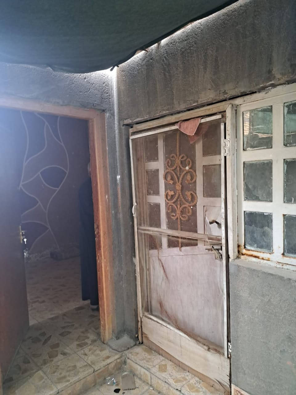 السلام عليكم
بيت للبيع المساحه 100م امامي 
يتكون من استقبال صاله غرفه مطبخ صحيات 
البيت بناء طابوق اعكادة نظيف 
المكان شارع 30
السعر   110
للإستفسار والاتصال على الرقم او على الواتساب ***********
