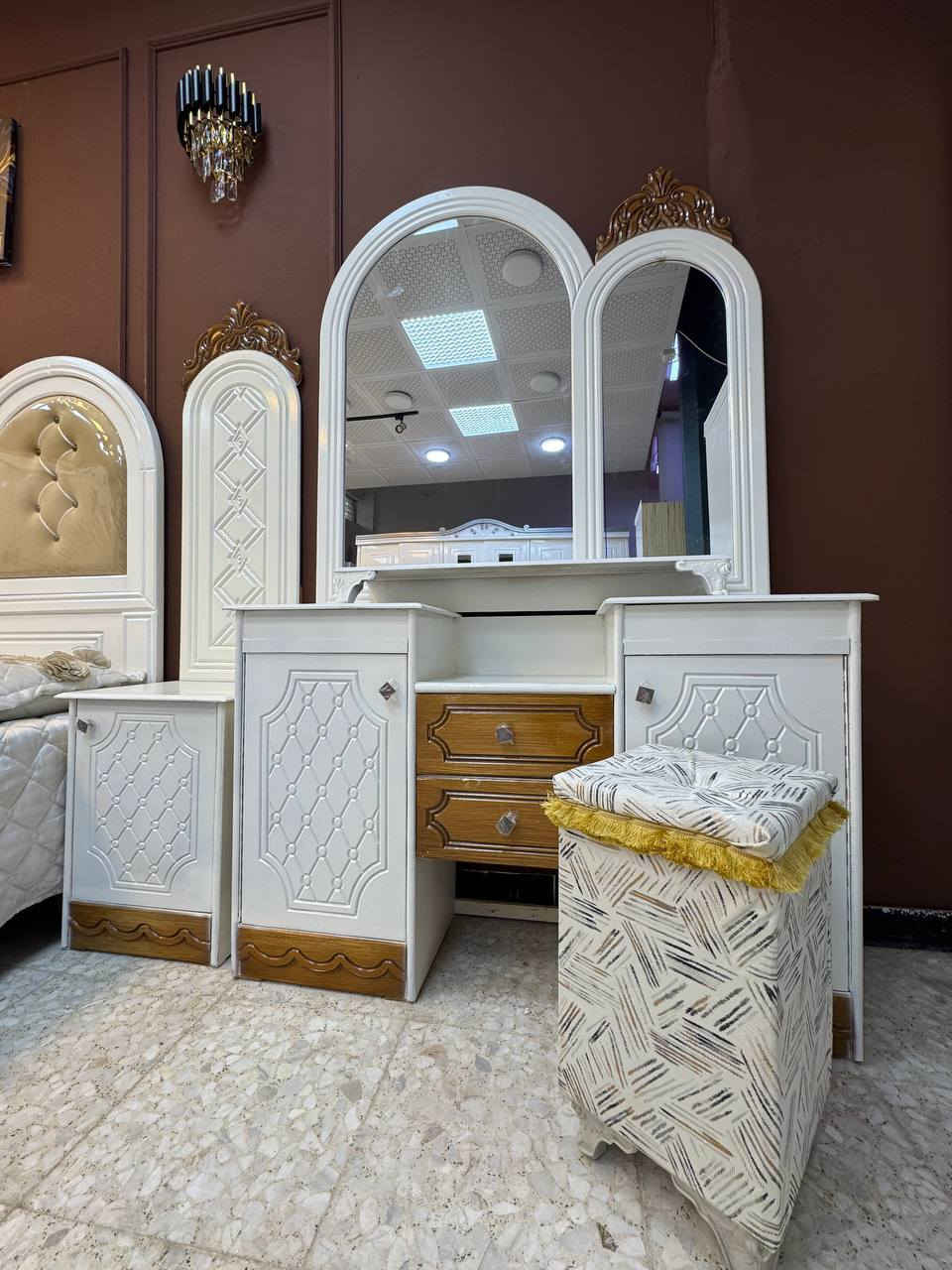 متوفر انواع الغرف الاخشاب صاج لتواصل معنا عبره الواتساب
wa.me/+9647857770513
***********للاتصال
