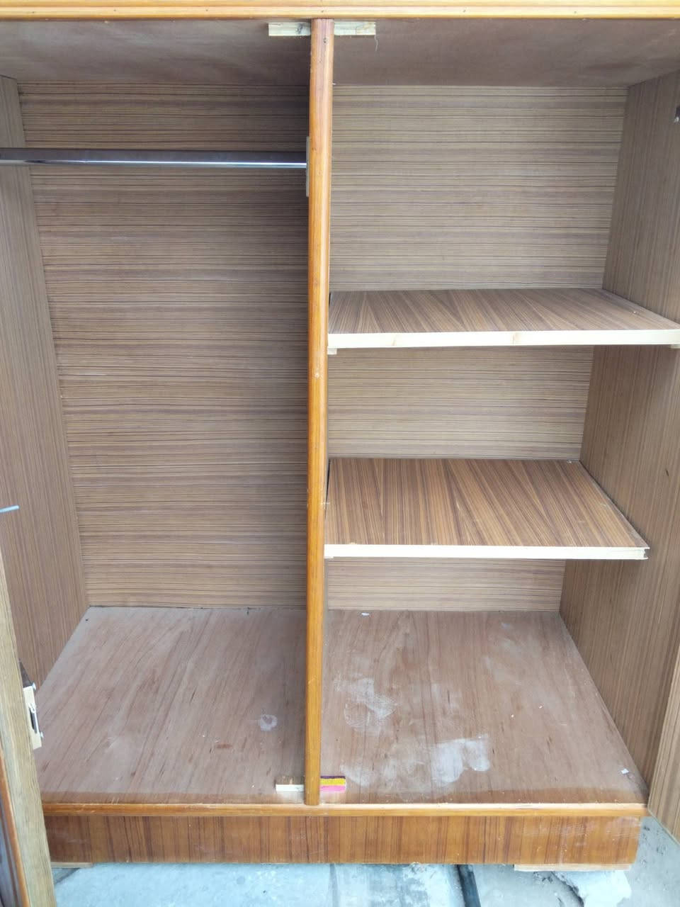 بوفيه على شكل كنتور نضيفه كلش يرادلهه فقط يدات مال بيبان سعرهه 80الف وبيهه مجال بسيط


**إذا كنت صاحب هذا الإعلان وتريد حذفه لأي سبب، رجاءا أرسل رسالة إلى الدعم الفني**