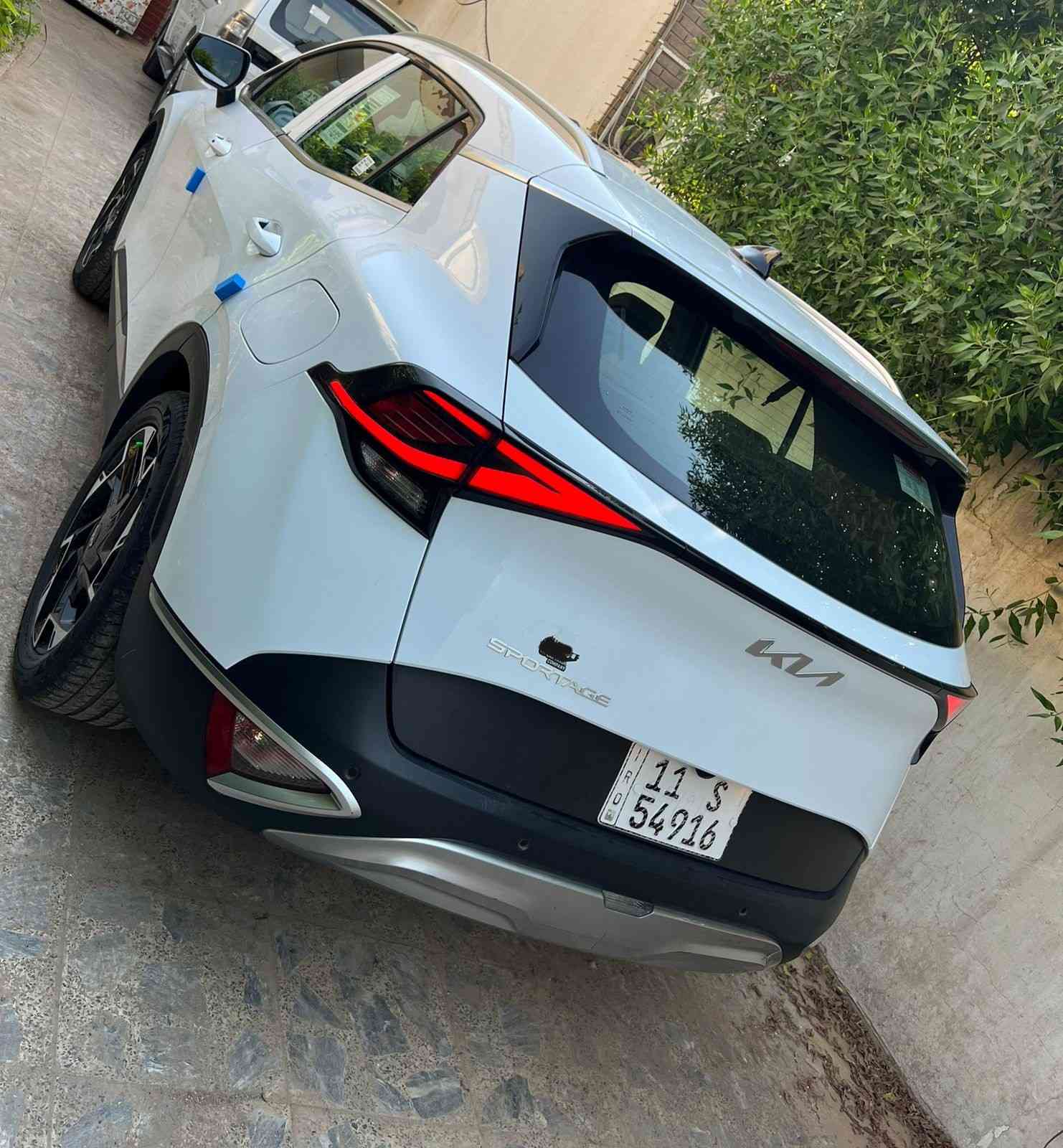 السلام عليكم كيا سبورتج 2023  خليجي وكاله الدوليه 
جديده وكفاله لا صبغ ولا بارد

محرك 2000  دوش  👍
ماشية  48  km 

داخل بيجي/ شاشة كبيره مع كاميرا دواره/ تحكم ستيرن كروز سرعة مانع انزلاق تحديد مسار/ وضعيات قيادة مود درايف/ لايت زنون/ لد امامي وخلفي /حساس امامي وخلفي/ اوتو هولد/... وباقي مواصفات المعروفة

رقم بغداد  بأسمي 

هزة  جديده 

سنوية جديدة 

ورقم دولي..... السعر 199 بيه مجال بسيط 

 📞   ***********  بغداد زيونة او المشتل
