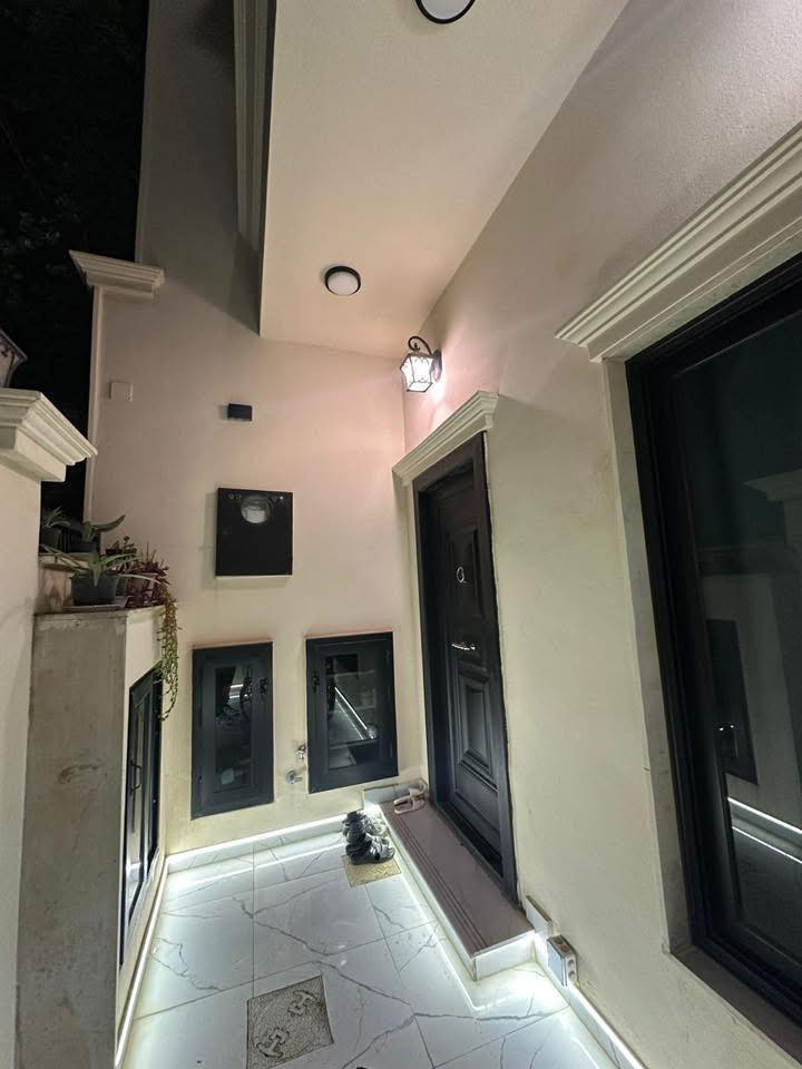 #اعلان  دار للبيع طابو صرف في منطقه ٥٨ بناء حديث 
#مساحة ١٠٠ متر طابقين فول مثل ما موضح بالصور 
#رقم العقار ٥٨/٥٣٤ 
بناء ملكي فول : 
طابق الاول مطبخ + غرفه نوم + هول+ صحيات 
طابق الثاني هول + غرفتين نوم + صحيات 
#السعر 100 مليون 
موقع مقابيل اسواق ابو اطياف
للاستفسار الاتصال بالرقم ***********
او زياره مكتب اق صو سايدين كوباني قرب صيدليه غصن الزيتون
