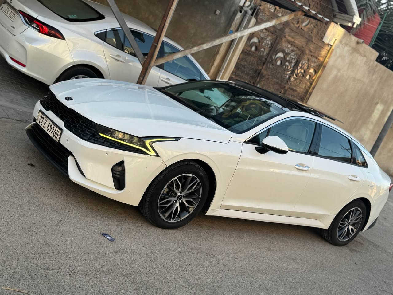 سلام عليكم 
كي فايف خليجي 📍
موديل 2021
فول موصفات وكاله نم
مكينه 2000دوش 
بنوراما
رادار امامي خلفي 
تدفه كشنات 
كشنات جلد 
فول سياره  
سياره بيها جاملغ خلفي صبغ وبيها طرف بنيد صبغ 
بيها بارد بلباب والباقي كفاله عامه ⁉️
عنواني بصره 📍
رقم الهاتف*********** البصرة, العراق
