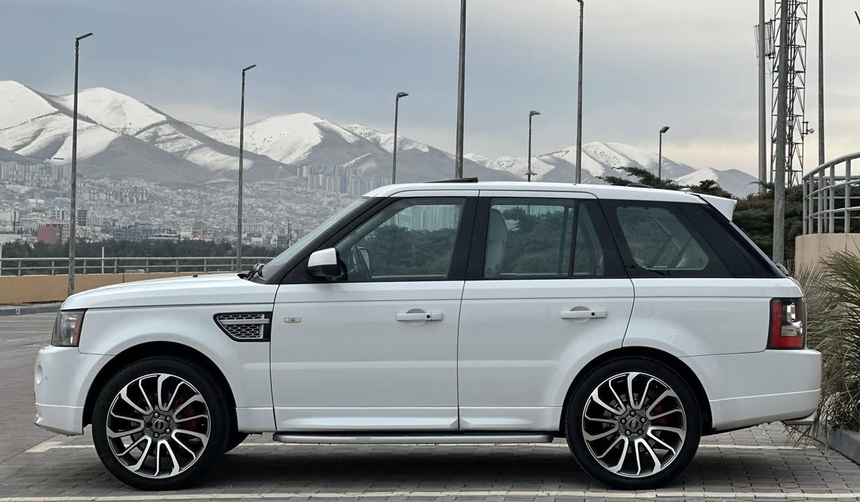 Range Rover Sport 2011  
 
مكان سيارة سليمانية 

***********

سعر مطلوب ١٤٨ ورقة و مجال 

بيع نقد بدون مراوس 

مكان سيارة سليمانية 
 

محرك بدون سوبر ارغب محرك   

سيارة وكالة خليجية ضمان دولي 

**********************

سيارة مكفولة من صبغ 

*********************
مواصفات 
 بصمة 
سلايد
داخل بيجي
كشنات كهرباء 
كشنات جلد 
شاشة  
دبلات جبريس صاعد و نازل حسب رغبة 
سيستم صوت سماعات 
ستيرن تحكم فوول اوبشن
اربع نضام قيادة (صحراء و ثلج و جبال و ستاندارد )
گیر (سبورت و عادي و اوتوماتيك)
بريك بصمة
تبريد مركزي تشغيل يسار و يمين و امامي و خلفي مختلف حسب رغبة 
*************************
شروط سيارة 

محرك و گیر  بشرط
حدادية جديدة
تخم تاير ويل جديده
سنوي جديدة
لوحة جديدة تحويل مباشر

**************************
سعر سيارة ١٤٨ ورقة مجال 

مكان سيارة سليمانية

***********
