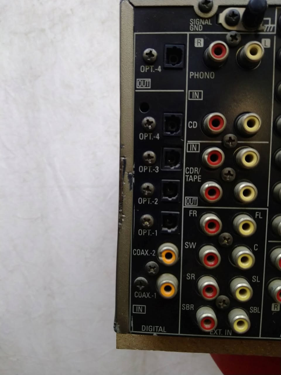 السلام عليكم ورحمة الله وبركاته ، من رخصة الآدمن ، جُمعة مُباركة على الجميع ، جهاز مضخم صوت مسرحي و ستريو ، نظام 8.1 Channel , ثماني سماعات و سماعة سنتر ، و نظام سماعتين ستريو ، الجهاز ماركة ، DENON , يعمل على جهد 220 ڤولت ، 270 واط ، الجهاز بلادي بدون أي تصليح ، مع الجهاز ريموت كونترول ، نظافة الجهاز 98 % ، الجهاز به نظام 2 Zone , للذي يعرف بهذا النظام ، الجهاز يحتوي على عِدة مداخل و مخارج كثيرة ، من ضمنها 4 مداخل Optical Audio , و مخرج Optical Audio , الجهاز صَوتهُ جداً ممتاز ، السعر 150 ألف مع التوصيل ، للتواصل ، الإتصال على الرقم *********** ، أو على الخاص ، مع تحياتي للجميع ، أخوكم المهندس المعماري حسين.
