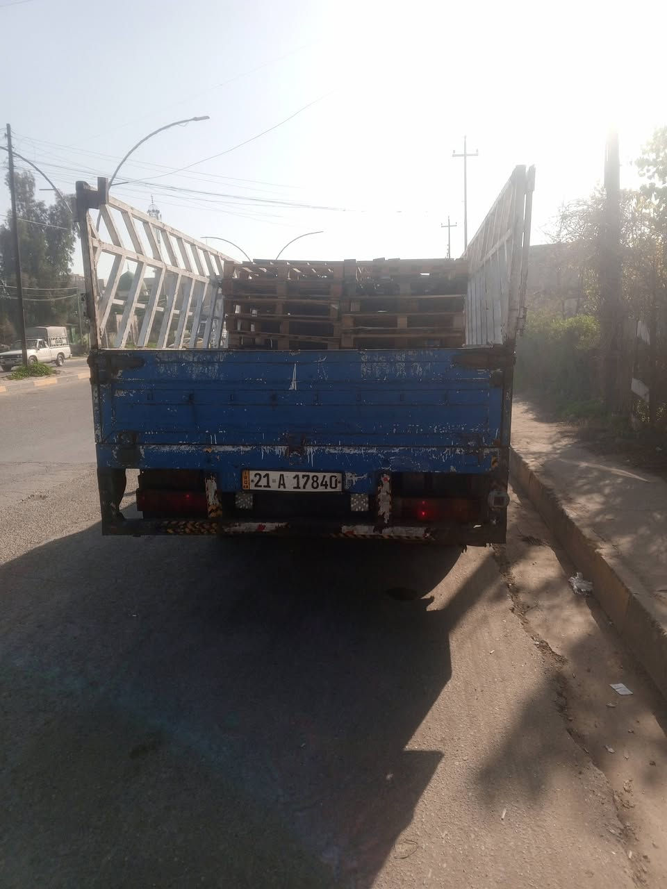 السلام عليكم 
سياره افيكو للبيع موديل 2000
رقم السليمانية محرك 4ينقص كير وشاصي واكسن مكفول سنوية بسمي شرط التحويل 
السعر 55وبيها مجال شي قليل
الاستفسار الاتصال على هذا الرقم ***********
***********
