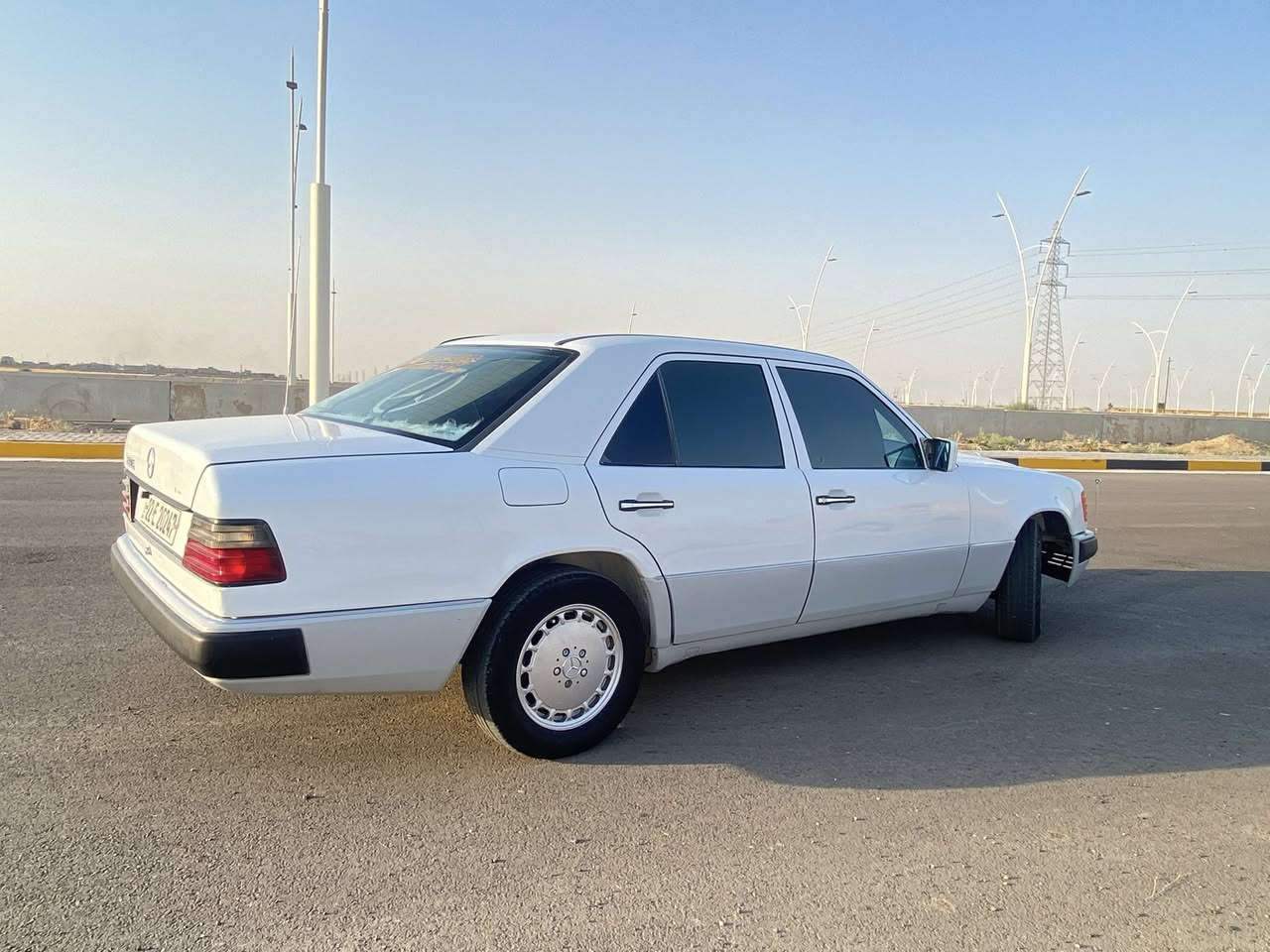 للبيع أو المراوس حسب القناعة
مارسدس دب 300 
السعر 57وبيها بسيط 
موديل 87 محدث 92
محرك بطه 2500 جديد 
 كير جديد 
تبريد ثلج 
سنوية لل28 
تخم تاير 
حداديه جديدهہّ 
شاشه
قواعد دبلات وحده بيها تعمير  
مكان السياره سامراء 
الاتصال على الرقم ‭ ‭ ‭0772 305 4947‬
