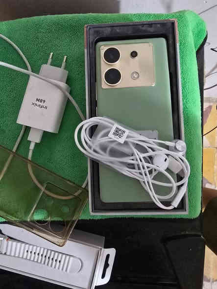 موبايل جديد لوك فول
توصيل موجود 

وسماعات اصليه 
جهاز كامل ملحقات 
عنوان مركز المدينه 
***********
السعر 250 وبي مجالحلهال 
مكلف بل نشر
