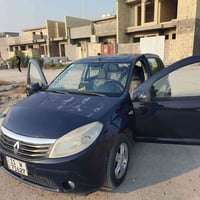 رينو موديل ٢٠١٣ بدون ضربه سياره جاهزه بيها جراد شويه  وبأسمي ٥٥ ورقه و...