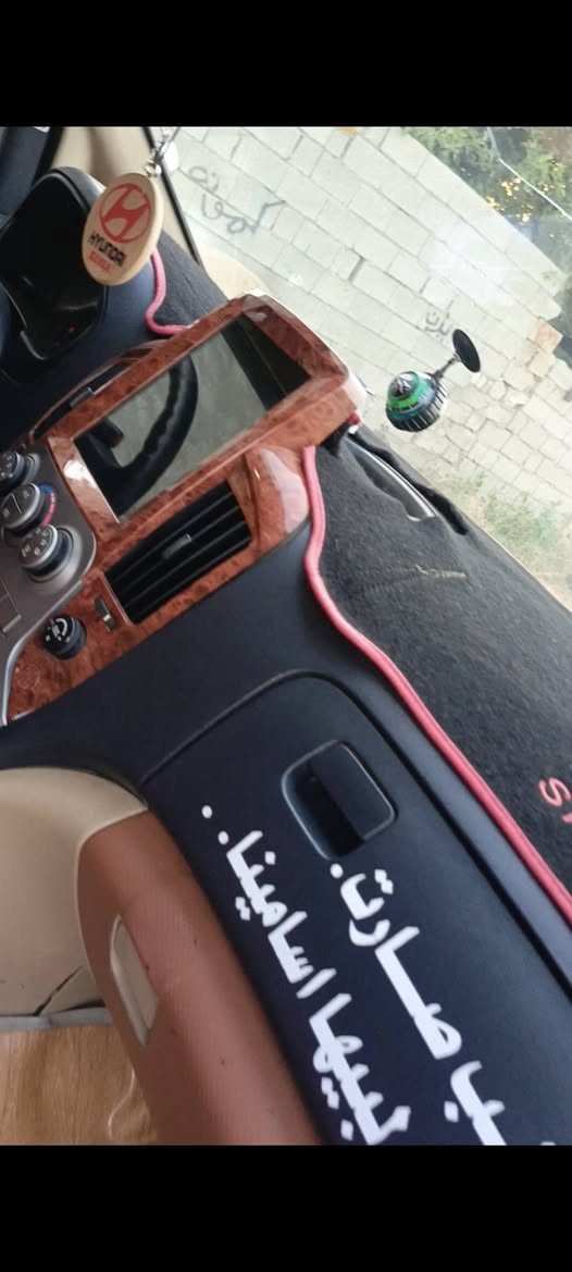 ٢٠٠٨ رقم بغداد
(مكان السياره الضلوعيه) 
محوره مسكر ٧ اوتوماتيك 
بيه شبرين صبغ فقط
محرك كير جديد صدر جديد 
وياله ViP شباك خليه
تبريد ثلج شاشه تسلا
السياره جاهزه ع اخر حبايه
***********
