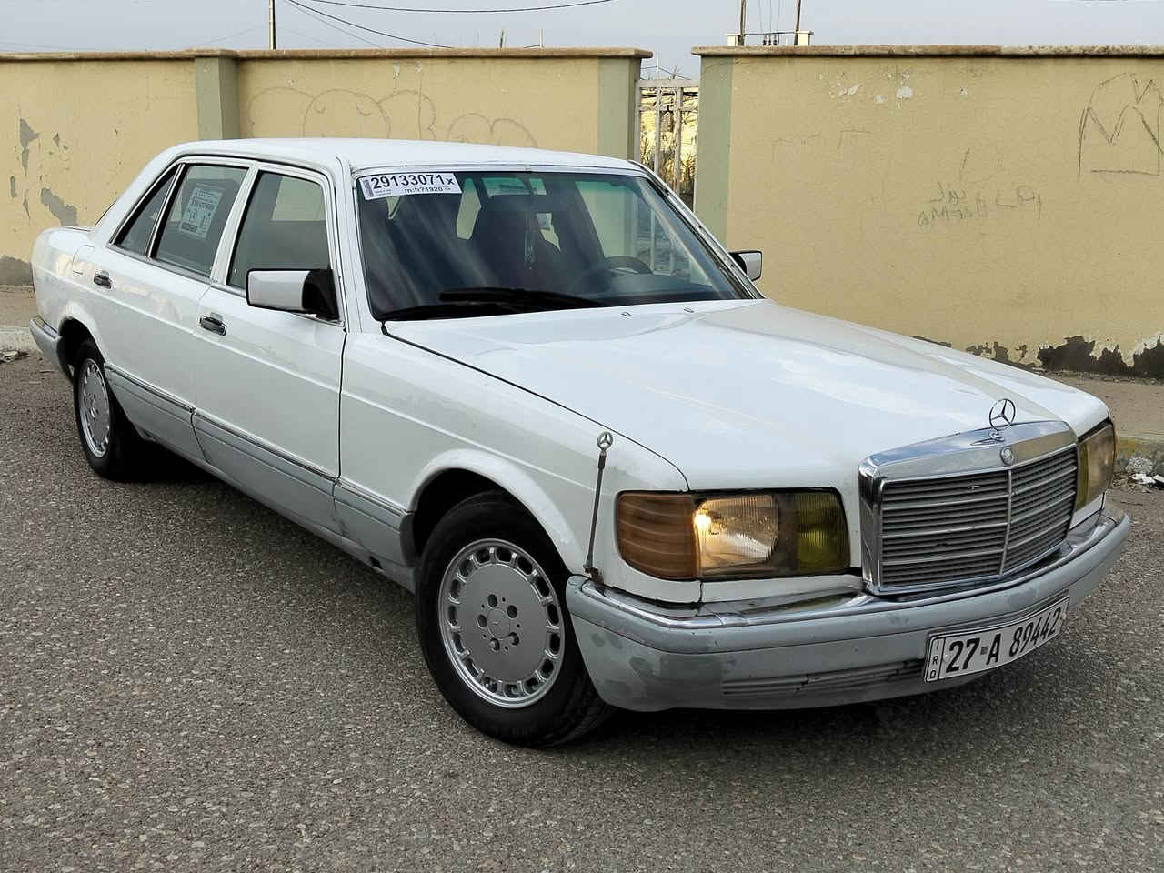 السلام عليكم مارسيديس رئاسي موديل 1988 رقم دولي بأسمنه تحويل مباشر سنوية للـ30 هزه جديده محرك VVT2500 محرك وكير جدد تبريد شغال تخم تاير جديد قبل شهر حدادية امامي وخلفي جديد باتري جديد فتحة سقف شاشه كامره خلفيه سماعات سستم كهربائيات كلها شغاله سيارة مكفولة من الضربة السعر 40 للأستفسار اكثر (***********) عنواني واسط
