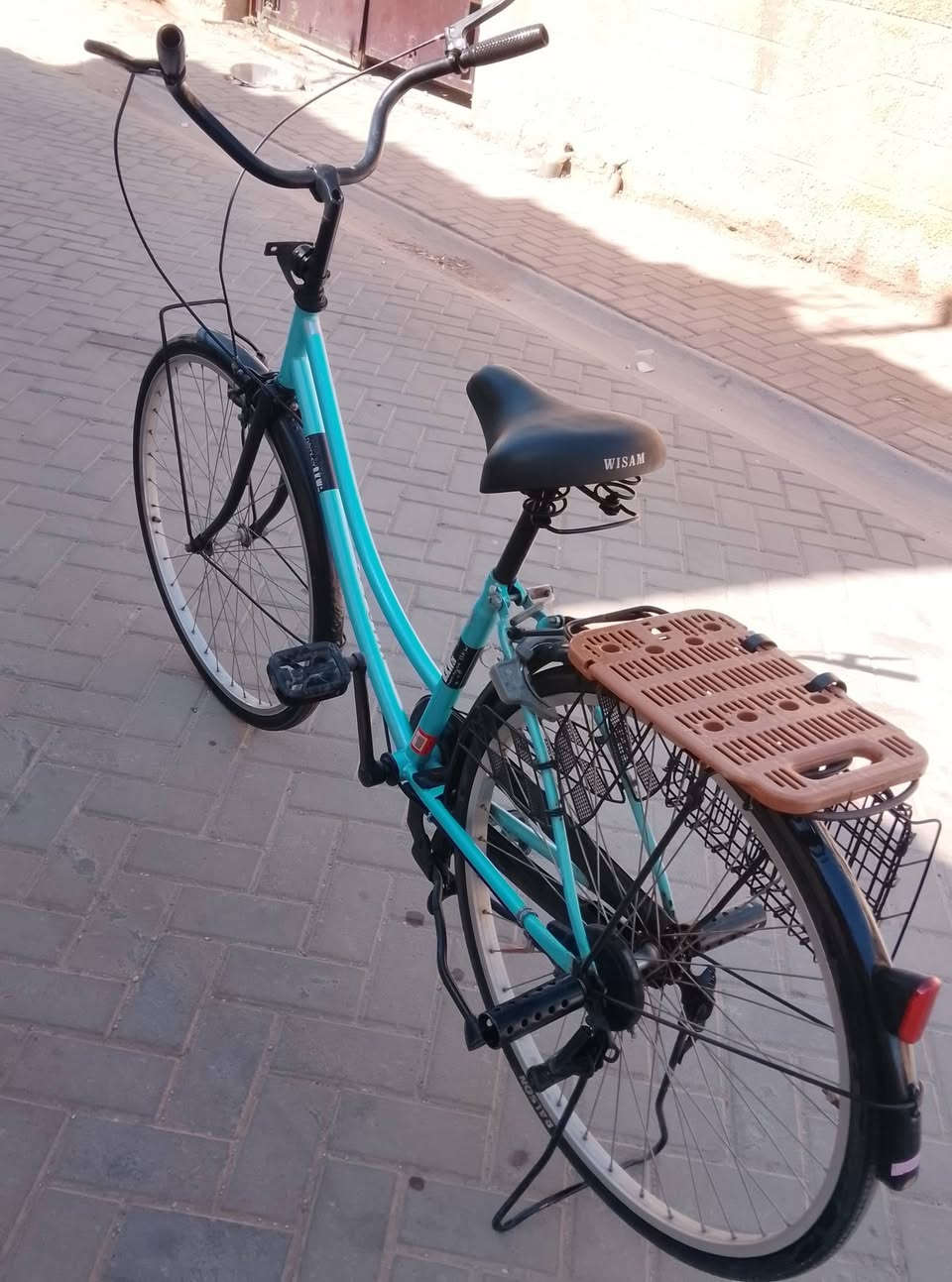سلام عليكم بايسكل للبيع بناتي الياباني حجم 26 موديل 22 بايسكل نضيف السعر 130 وبي مجال المكان بغداد رقم الهاتف ( ***********)

