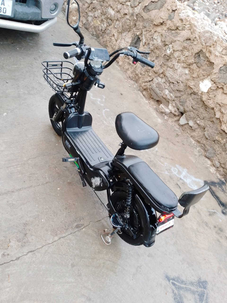 اربعه بطاريات بشرط مابيهن عيب 3 سرعات كهربائيّات 

شغال اشاير لايت سله امامي بايدرات كامل وياه شاحنته 

مكان كركوك *********** مراوس
