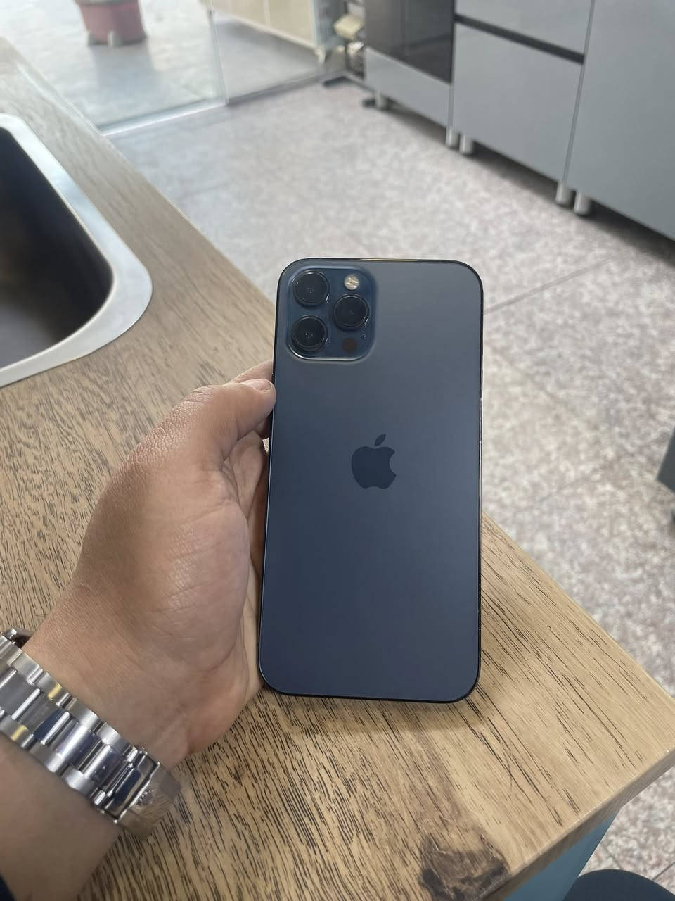 للبيع آيفون 12 برو ماكس  مبدل فقط شاشه نوعيه مو كلش زينه وسط سعره 300 ألف وبي مجال العنوان بغداد الرقم ***********
