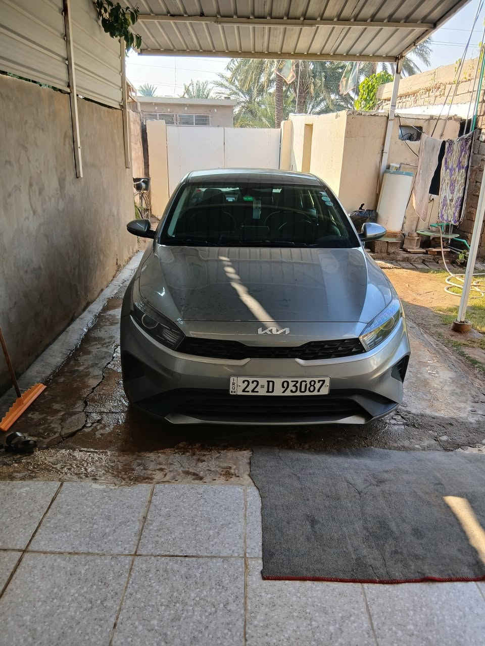 كيه فورتي ٢٠٢٢ اربيل بسمي ضررها جاملغ خلفي يسره والباقي مكفول ماشيه ٢٥الف وبيه مواصفات رادار خلفي أمامي جانبي وبعد بيه مواصفات السعر ١٦٧ وبيه مجال***********
