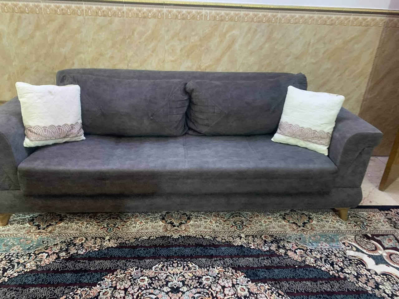 تخم 10 مقاعد نضيف اي ضرر مابي يرهم سرير وبي مخزن خشب زان تركي  ***********.   سعر ٣٠٠
