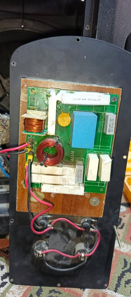 بسم الله الرحمن الرحيم 
سماعات عدد خمسه للبيع
مع بور PX10
زوج تجميع عبد الهادي 
وحده تجميع ساوكنك 
وحده تجميع FBT
وحده تجميع JBL
ابيع شلع ماابيع مفرد
الي يريد يراسلني واني بخدمته
***********
