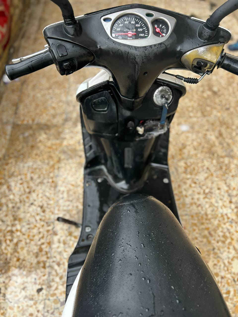 سلام  عليكم سكنس نثيه ١٤٠ سلف وهندر شلعه معدل كهربائيات كلها شغاله  اشاير. طوافه بانزين شغالة كلها جديدة   
مكينه بلاديه ناعمه لا نضوح ولا تبخير ولا تنقيص ادامه كلجات جدد دراجه مال رمبه  ابريك امامي خلفي استان تعليك وصفح ما ناقصهة اي شيء كاملة  
السعر (500 بيها مجال ) 
العنوان بغداد //الأمين الثانية شارع الارامل شارع جبار ابو دهن 
الاتصال /***********
