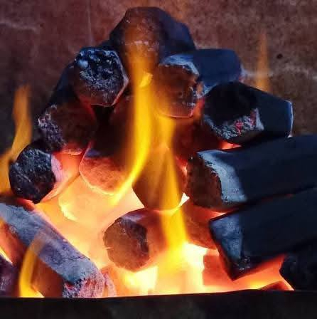 السلام عليكم 
على بركة الله تعالى 
بأنسب الأسعار 
يتوفر فحم شواء بدون شرار و بدون غاز 
جميع الاحجام والأشكال والقياسات 
للطلب والاستفسار مراسلة الصفحة اوالاتصال على الرقم 
***********

