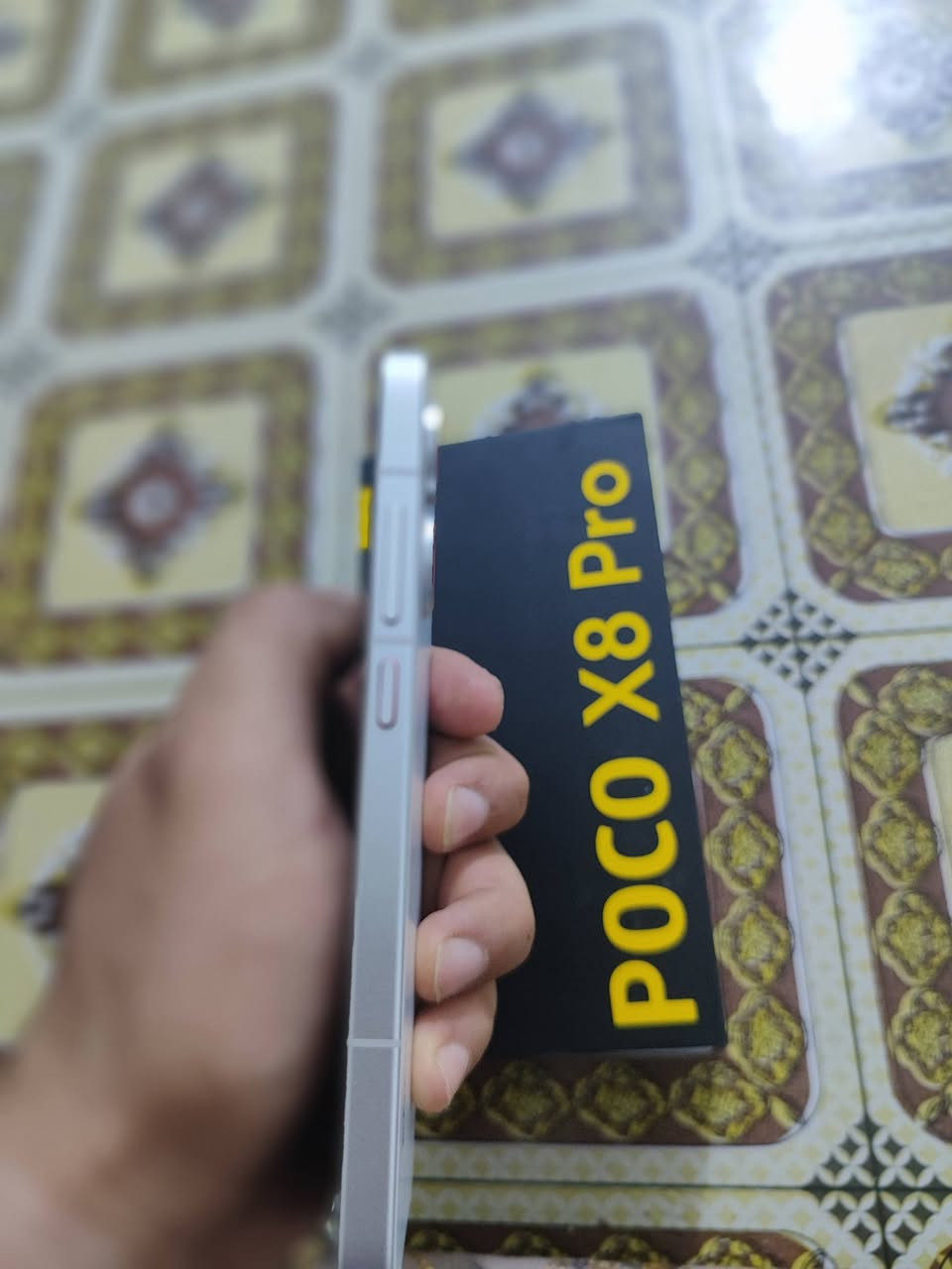 السلام عليكم ورحمة الله وبركاته بوكو X8 pro ذاكرة 512 رام 12 سعر 500 تواصل ***********
